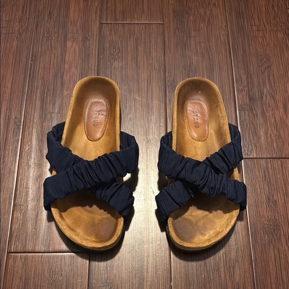 STAUD Navy Ruched Sandals - Picture 2 of 3